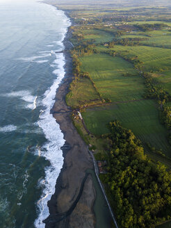 Indonesien, Bali, Kedungu, Luftaufnahme von Kedungu Beach - KNTF01535