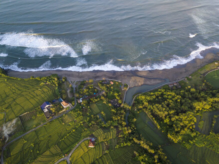 Indonesien, Bali, Kedungu, Luftaufnahme von Kedungu Beach - KNTF01542