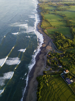 Indonesien, Bali, Kedungu, Luftaufnahme von Kedungu Beach - KNTF01545