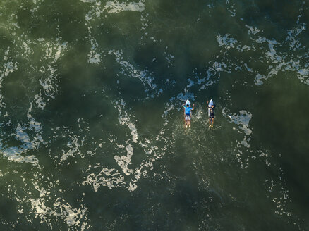 Indonesien, Bali, Kedungu, Surfer - KNTF01554