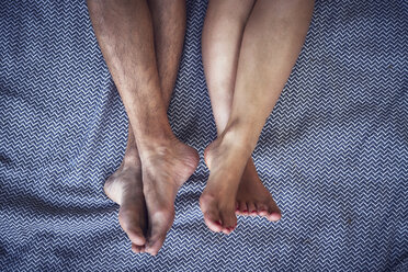 Barefoot legs of young couple, lying on a blanket - SRYF00842