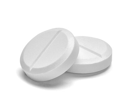 Zwei weiße Pillen auf weißem Hintergrund, Nahaufnahme - RAMF00069