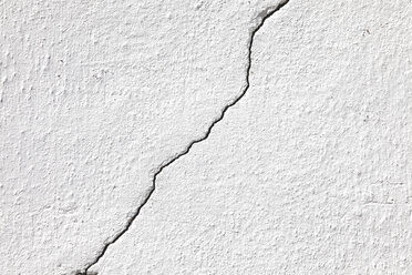 Close-up of white wall, crack - JTF01068