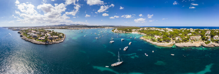 Spain, Mallorca, Portocolom, Punta de ses Crestes, Bay of Portocolom and Cala Parbacana - AMF05907