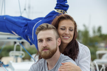 Portrait of a happy couple on a sailing boat - JZF00011