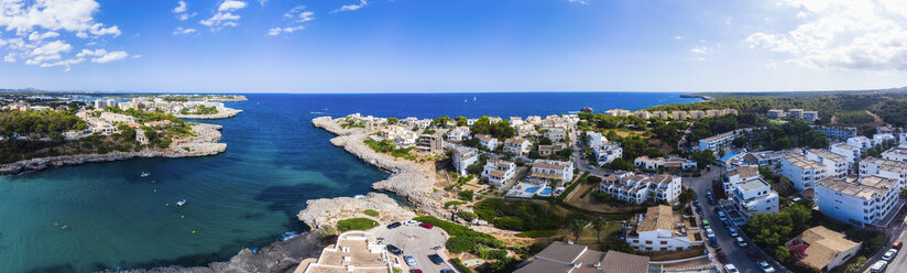 Spanien, Mallorca, Portocolom, Luftaufnahme von Punta des Jonc, Bucht von Cala Marcal - AMF05920