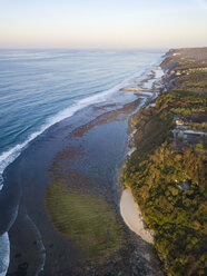 Indonesien, Bali, Luftaufnahme von Green Bowl Strand - KNTF01574