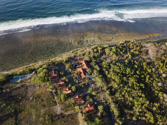 Indonesien, Bali, Luftaufnahme von Green Bowl Strand - KNTF01583