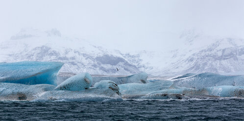 Floating icebergs on the Jokulsarlon glacier lagoon - AURF04978