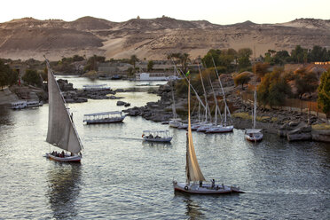 Felucca-Segelboote auf dem Nil, Assuan, Ägypten - AURF05056