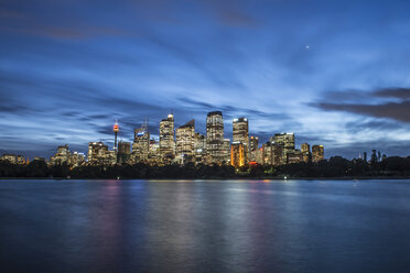 Downtown Sydney Australien Skyline nach Sonnenuntergang - AURF05105