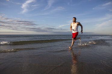 Man running on beach - AURF05259