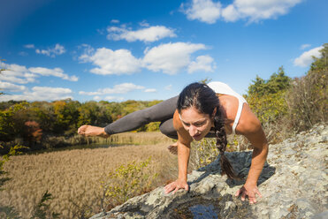 Yoga im Freien in Rhode Island - AURF05328