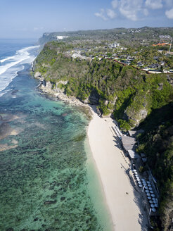 Indonesien, Bali, Luftaufnahme des Strandes Karma Kandara - KNTF01674