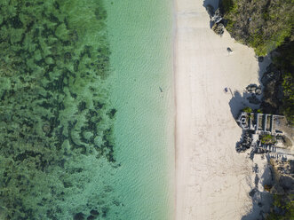 Indonesien, Bali, Luftaufnahme des Strandes Karma Kandara - KNTF01679