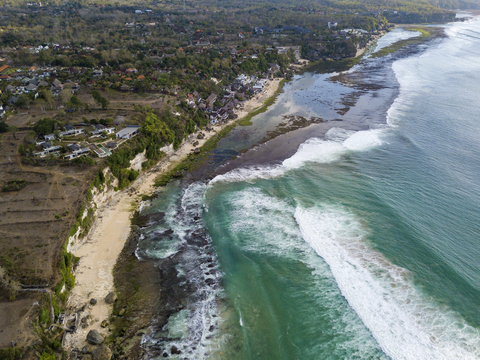 Indonesien, Bali, Luftaufnahme von Bingin Strand, lizenzfreies Stockfoto