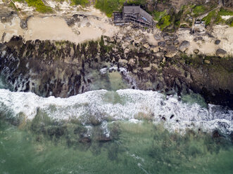 Indonesien, Bali, Luftaufnahme des Dreamland Strandes von oben - KNTF01716