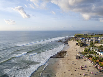 Indonesien, Bali, Luftaufnahme von Dreamland Beach - KNTF01724