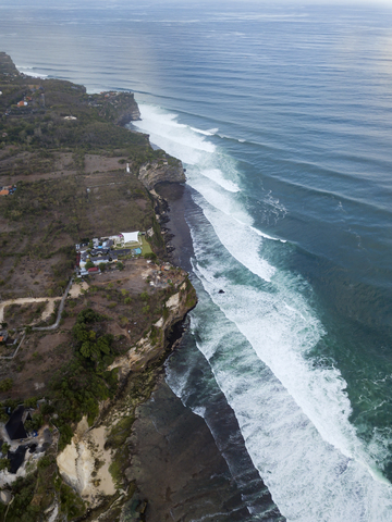 Indonesien, Bali, Luftaufnahme des Uluwatu-Strandes, lizenzfreies Stockfoto