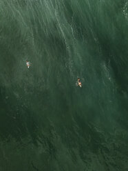 Indonesien, Bali, Luftaufnahme eines Surfers - KNTF01767