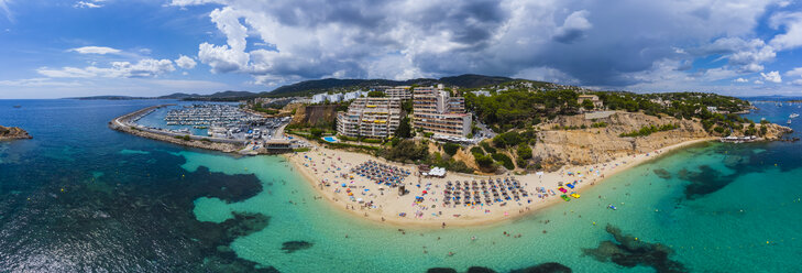 Spanien, Balearische Inseln, Mallorca, Luftaufnahme von Portals Nous, Strand Platja de S'Oratori - AMF05940