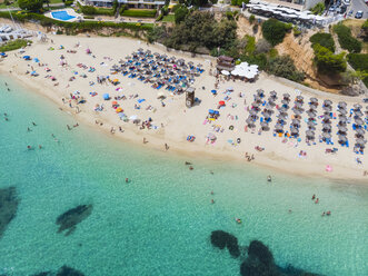 Spanien, Balearische Inseln, Mallorca, Luftaufnahme von Portals Nous, Strand Platja de S'Oratori - AMF05941