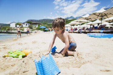 Toddler boy playing on the beach - AZOF00049