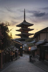 Japan, Kyoto, Gion, Alley and temple at sunset - EPF00487