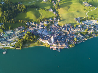 Austria, Salzkammergut, Sankt Wolfgang, Aerial view of Lake Wolfgangsee - JUNF01281