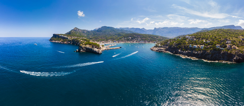 Spanien, Balearische Inseln, Mallorca, Serra de Tramuntana, Port de Soller, Panoramablick, lizenzfreies Stockfoto