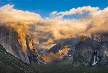 Landschaft des Yosemite Valley bei Sonnenuntergang - AURF05546