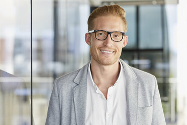 Portrait of smiling redheaded businessman wearing glasses - RBF06724