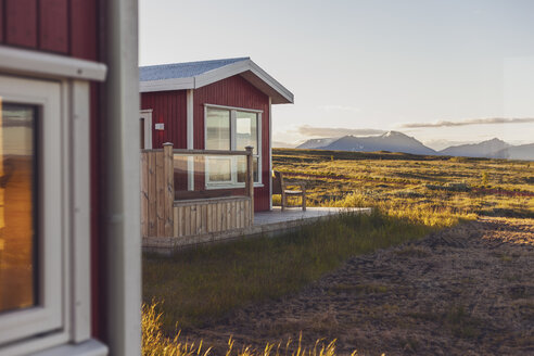 Island, Reykholt, typische Häuser und Berge - MMAF00555