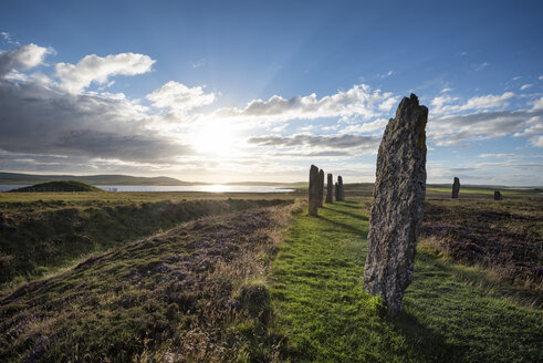 Großbritannien, Schottland, Orkney, Mainland, Ring of Brodgar, neolithischer Steinkreis - ELF01927