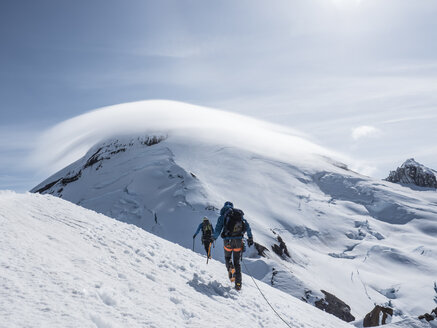 Zwei Bergsteiger auf dem Gipfel des Colax Peak, Washington. - AURF05692