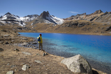 Junges Männchen steht am Ice Lake in Colorado. - AURF05783