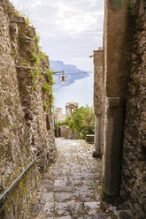 Italy, Campania, Amalfi Coast, Ravello, alley - FLMF00055