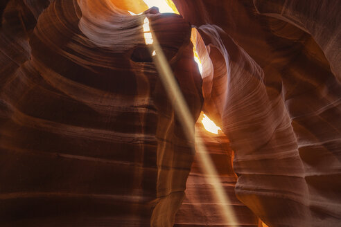 Beam of light shining inside slot canyon - AURF05949