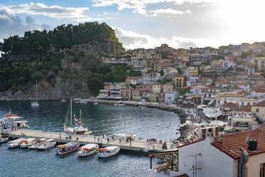 Griechenland, Stadtbild von Parga mit Hafen - PSIF00080