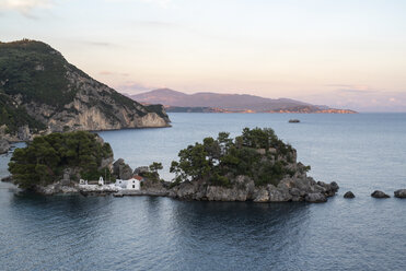 Griechenland, Küstenlandschaft bei Parga im Sonnenuntergang - PSIF00083