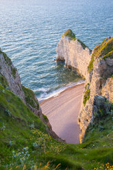 Weiße Kreidefelsen am Ärmelkanal, Etretat, Normandie, Frankreich - AURF06090