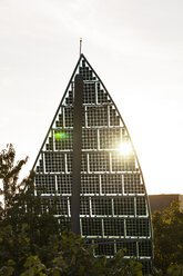 Deutschland, Karlsruhe, Segelförmige Solarmodule - WDF04836