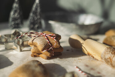 Stapel Weihnachtsplätzchen in Sternform - MOMF00490