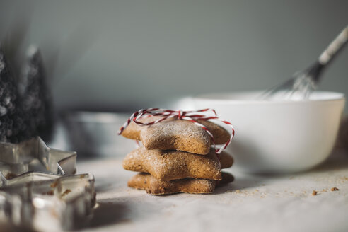 Stapel Weihnachtsplätzchen in Sternform - MOMF00494