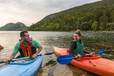 Couple kayaking on Jordan Pond in Acadia National Park, Maine, USA - AURF06170