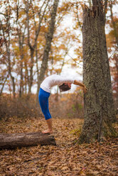 Herbstlaub-Yoga - AURF06204