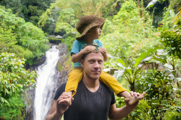Father and son in jungle, Kintamani, Bali, Indonesia - AURF06267
