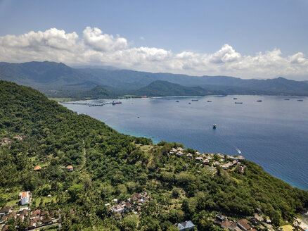 Indonesien, Bali, Luftaufnahme vom Strand der Blauen Lagune - KNTF01817