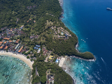 Indonesien, Bali, Luftaufnahme vom Strand der Blauen Lagune - KNTF01823