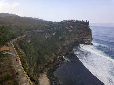 Indonesien, Bali, Luftaufnahme des Uluwatu-Tempels - KNTF01826